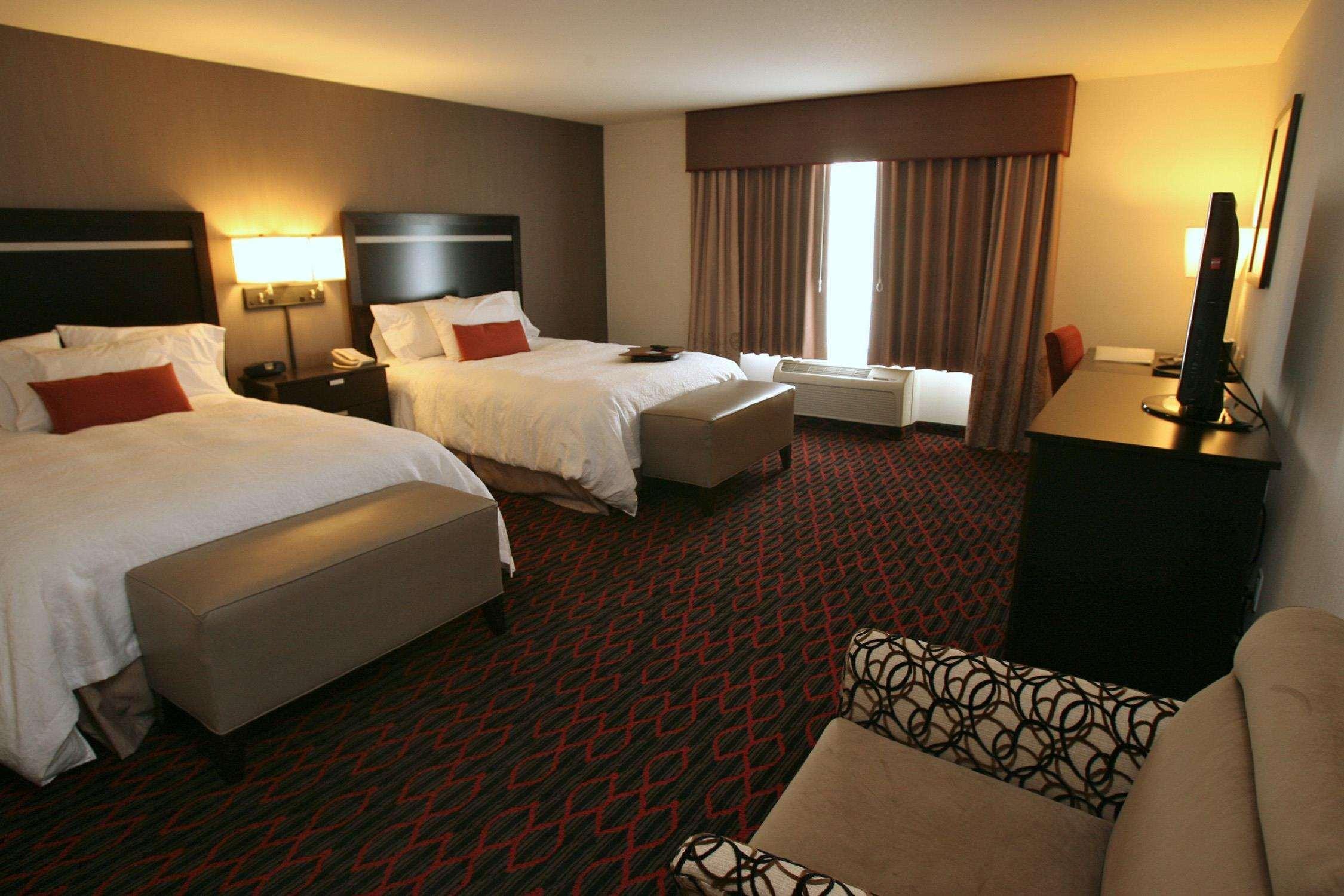 Hotel Hampton & Red Deer Penhold