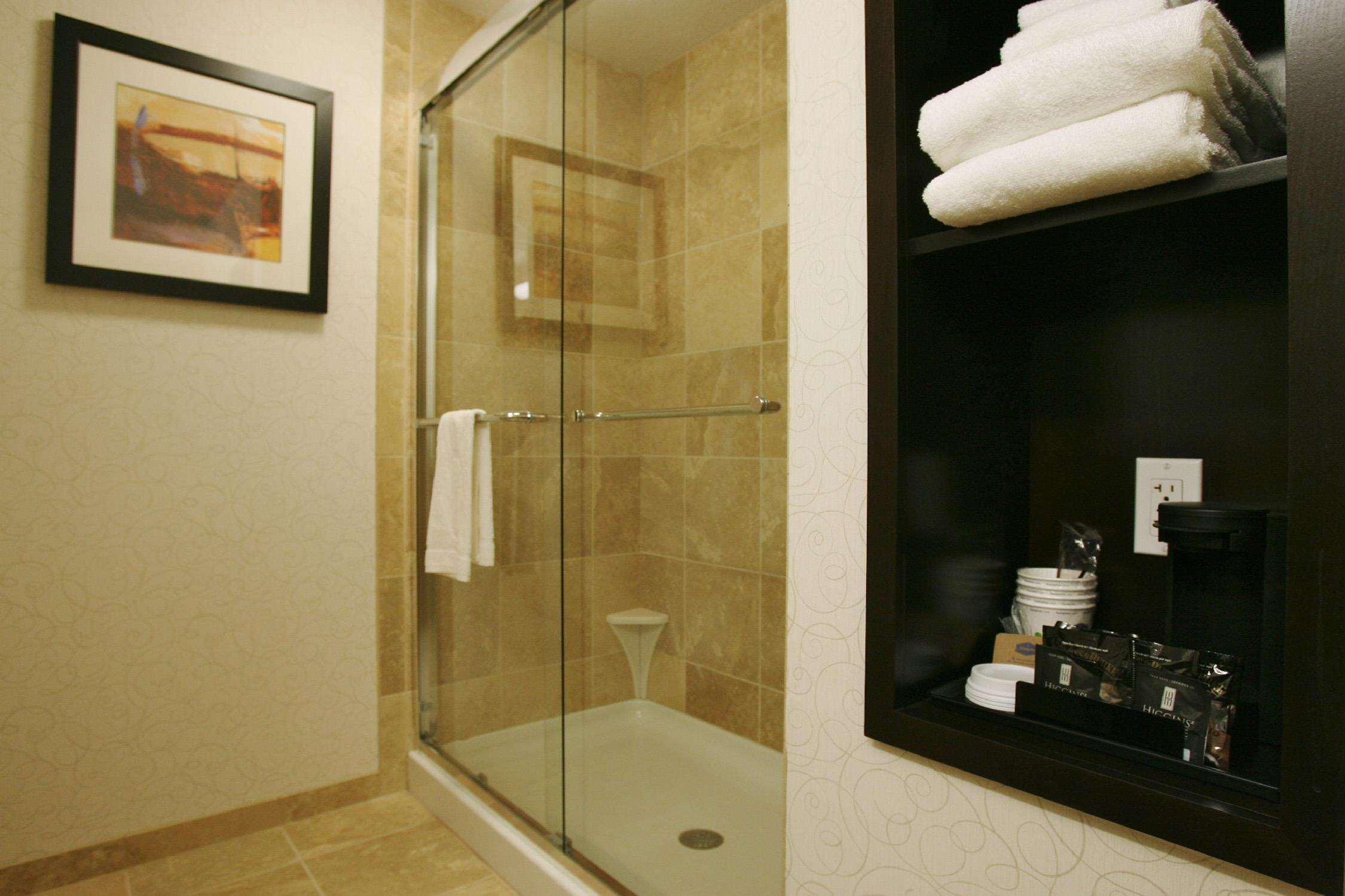 Hampton & Red Deer Hotel 3*