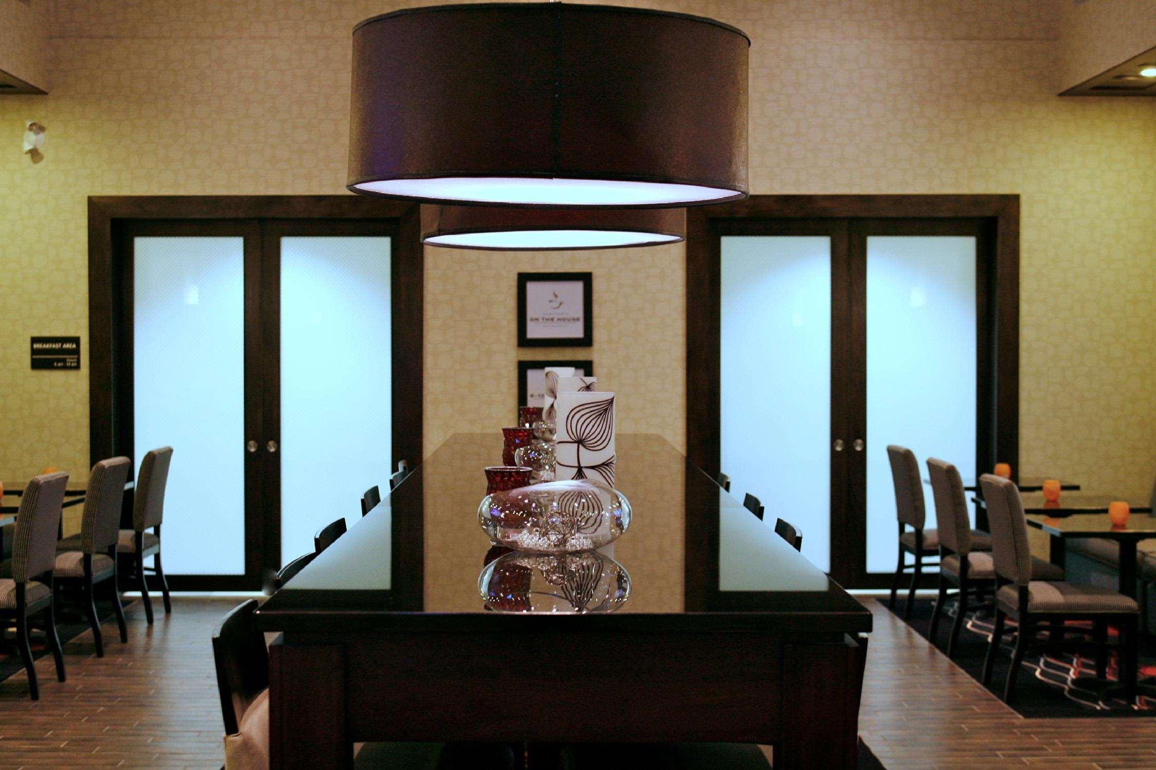 Hotel Hampton & Red Deer Penhold