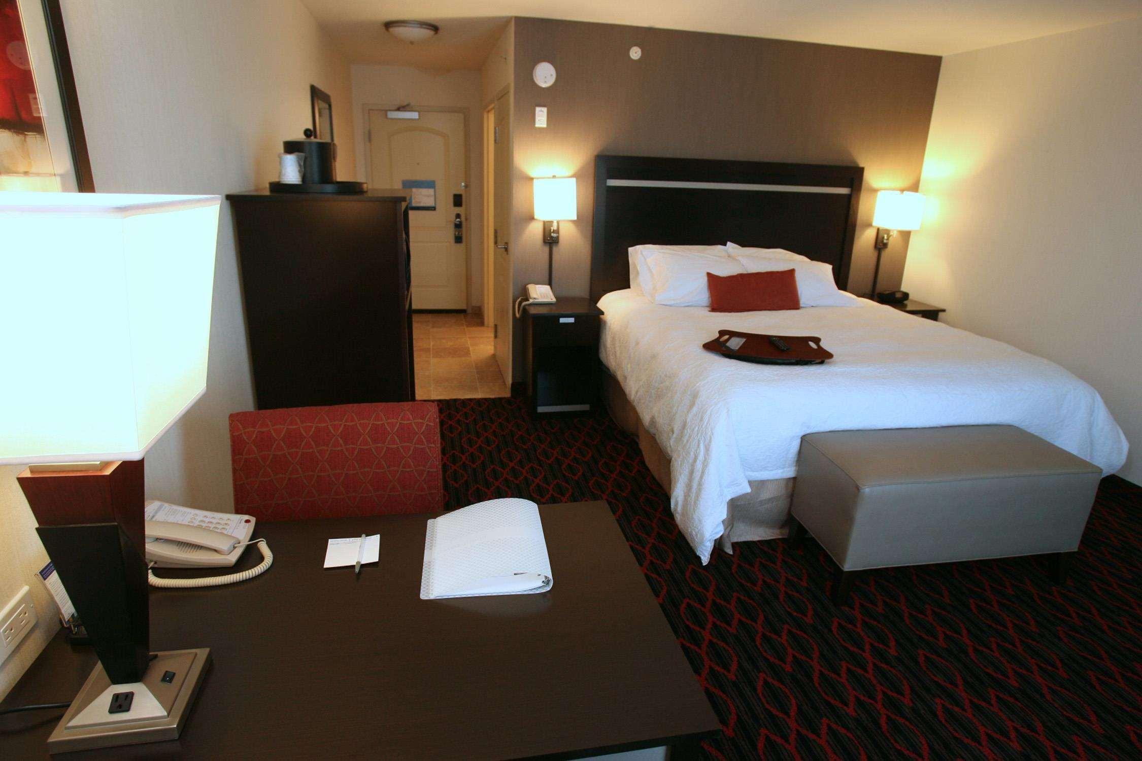 Hotel Hampton & Red Deer Penhold