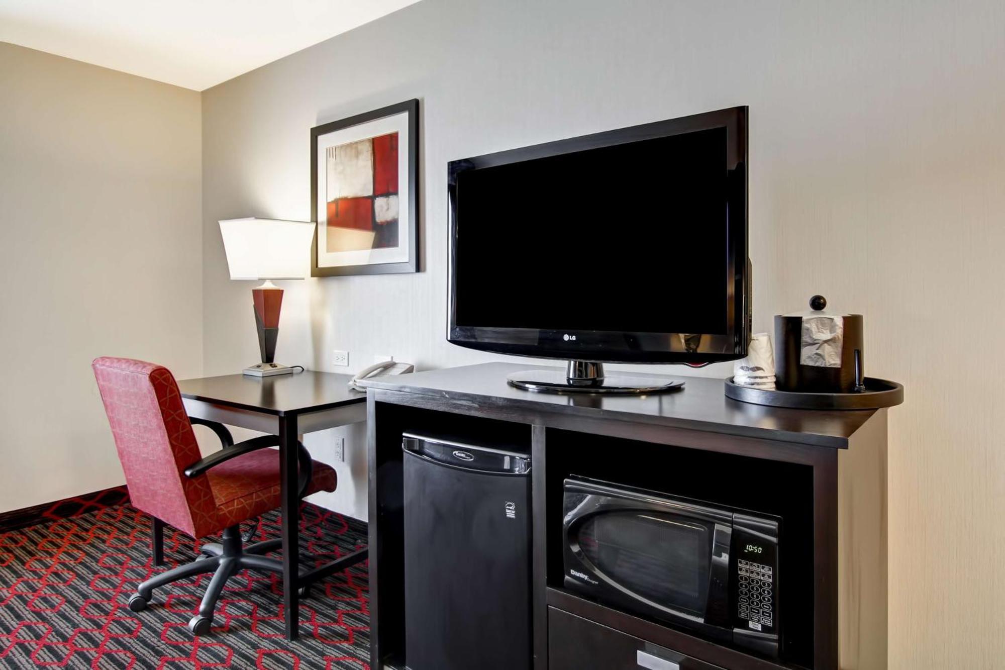 Hampton & Red Deer Hotel 3*