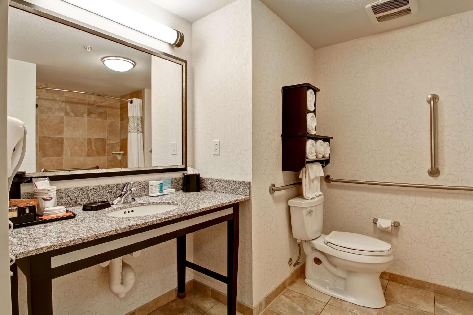 Hampton & Red Deer Hotel 3*