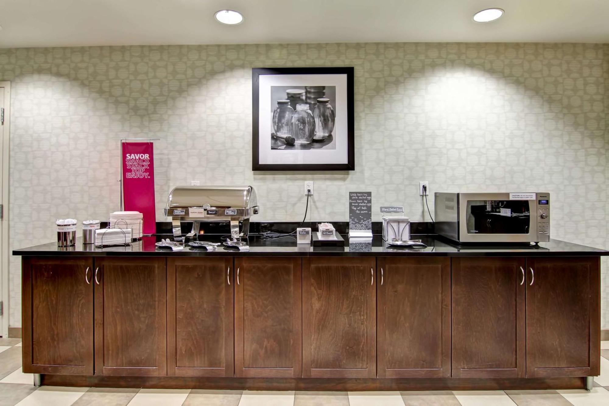 Hampton & Red Deer Hotel