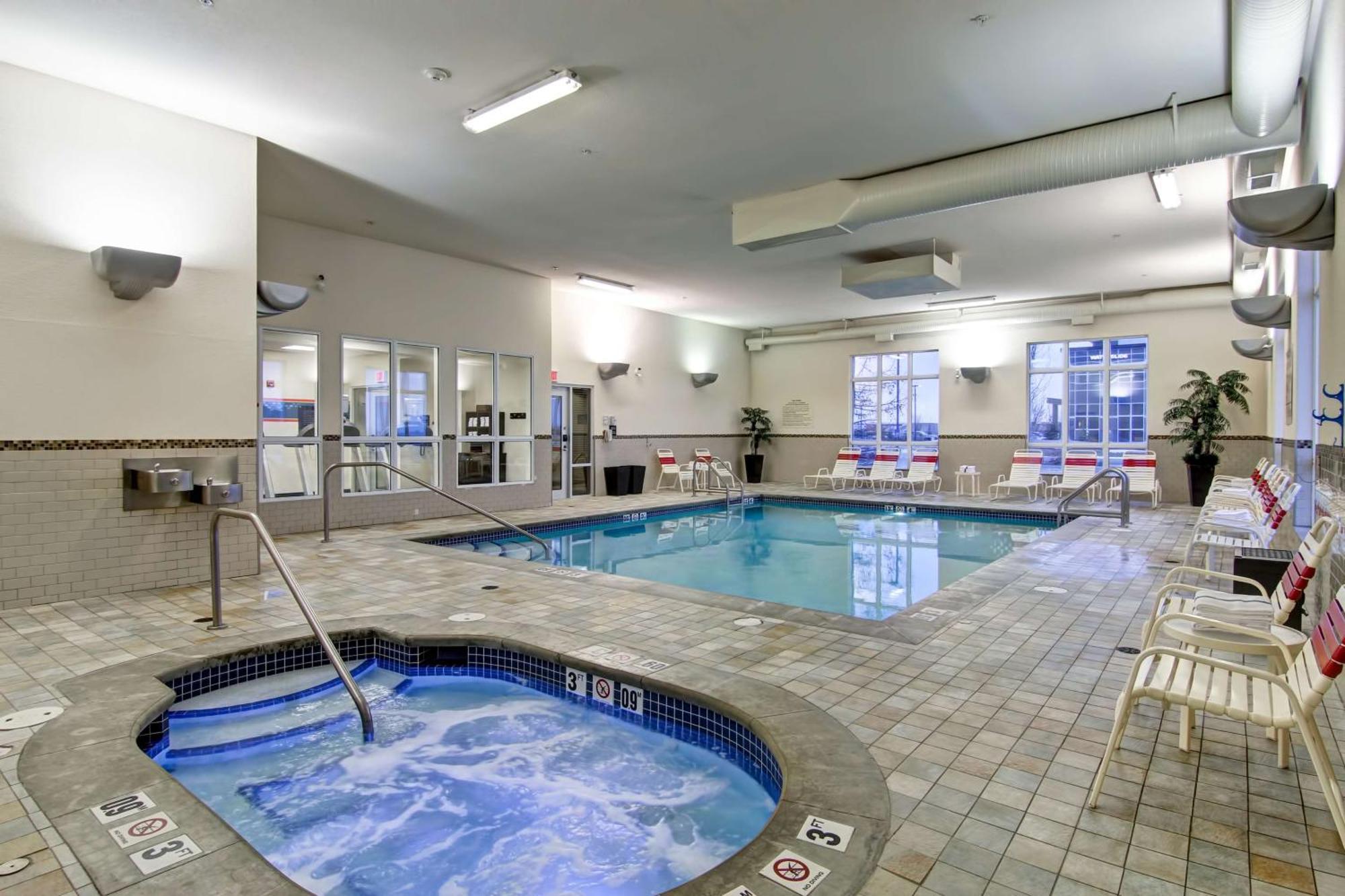 Hampton & Red Deer Hotel 3*