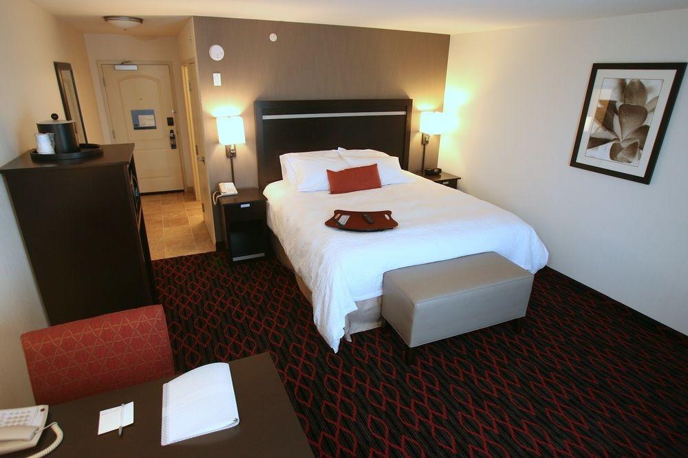 Hotel Hampton & Red Deer 3*