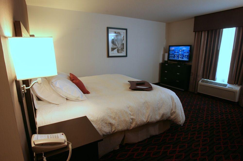 Hotel Hampton & Red Deer 3*
