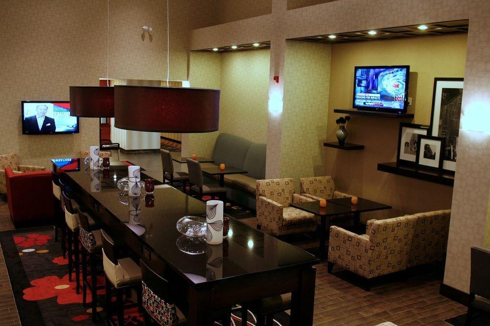 Hotel Hampton & Red Deer 3*