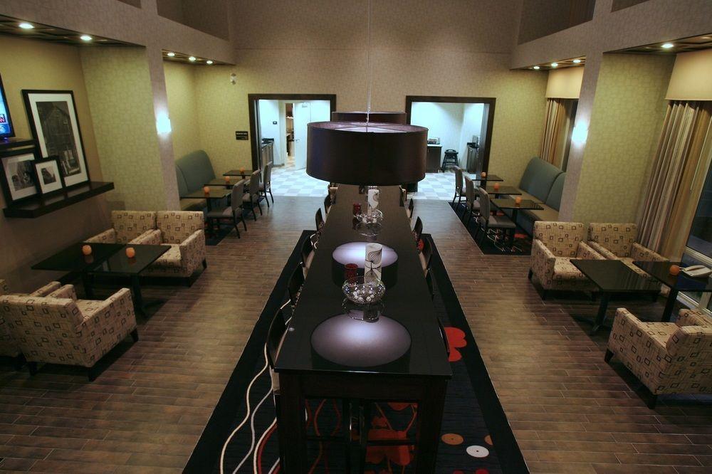 Hotel Hampton & Red Deer